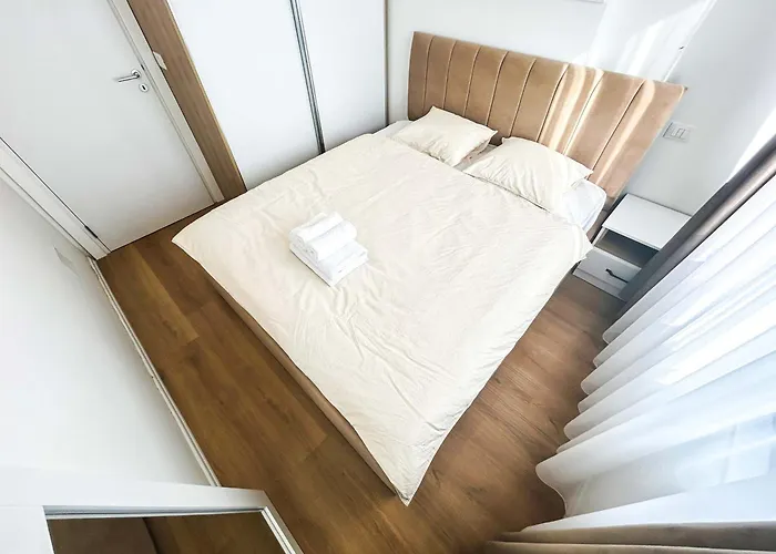 Azure Dream G8 Apartman Golem