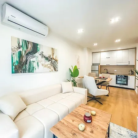 Azure Dream G8 Golem (Tirana)