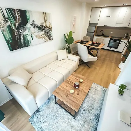 Azure Dream G8 Apartman Golem