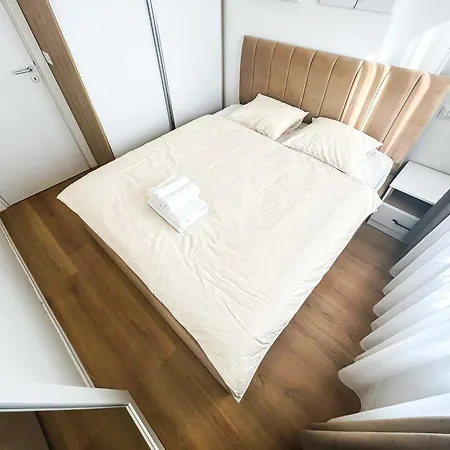 Azure Dream G8 Apartman Golem