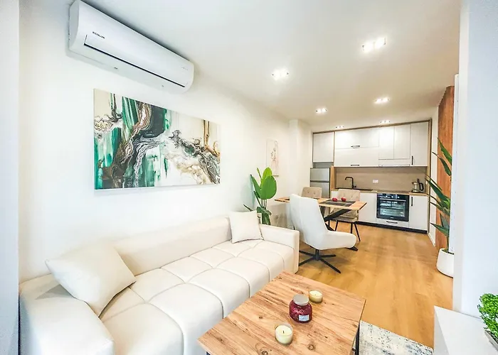 Azure Dream G8 Golem (Tirana)