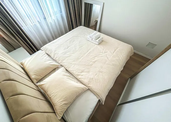 Azure Dream G8 Golem (Tirana)